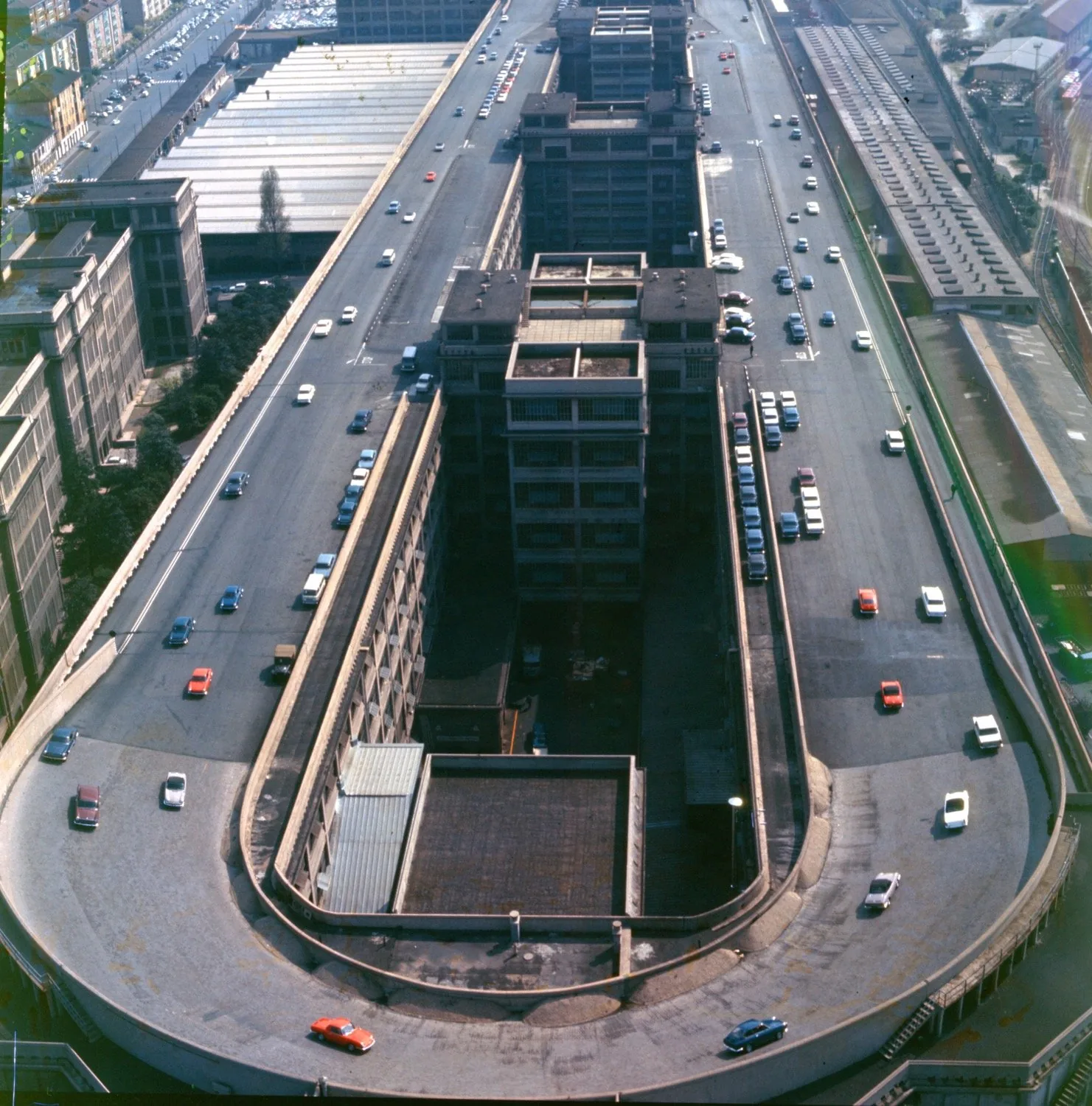 La pista di collaudo sul tetto dello stabilimento Lingotto di Torino, in una fotografia storica dell'archivio del Centro Storico Fiat